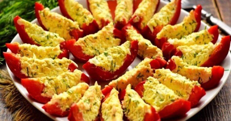Greitai paruošiamos įdarytos paprikos – šventinis užkandis, kuris tirpsta burnoje