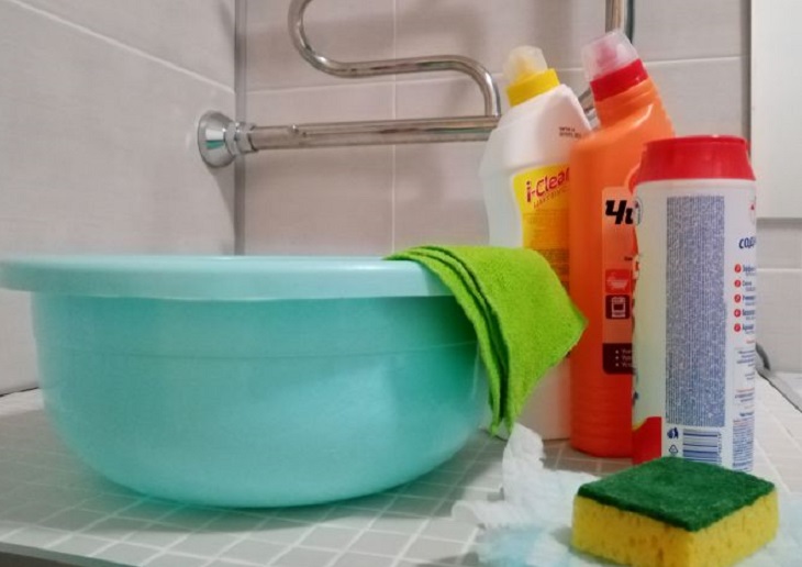 Kaip vos per 5 minutes nuvalyti nuo palangės įsisenėjusius nešvarumus?