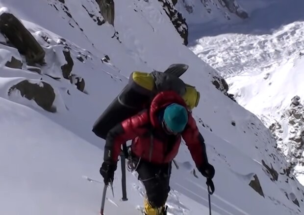 Himalajuose dingusio alpinisto paslaptį atskleidė batas, kurį netikėtai rado kitas alpinistas