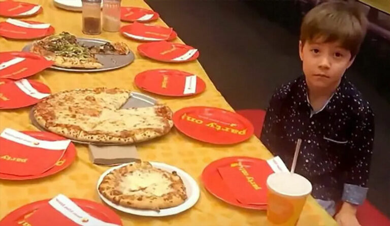 Niekas nepasirodė šešiamečio gimtadienio šventėje, tačiau tuomet įvyko kai kas nepaprasto