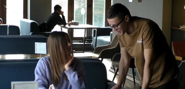 Moteris atsisakė palikti arbatpinigių ir išėjo iš picerijos: padavėjas ant stalo kai ką rado
