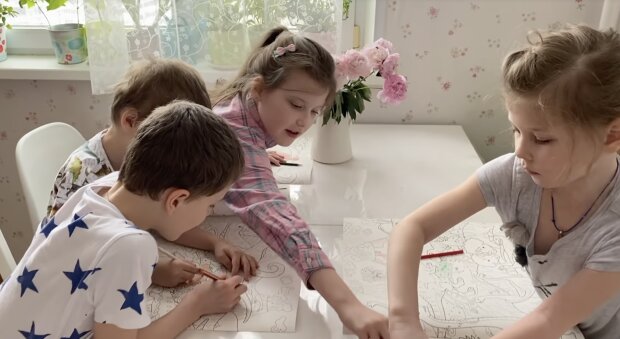 Niekas neliks alkanas: mama gamina pusryčius 10 vaikų