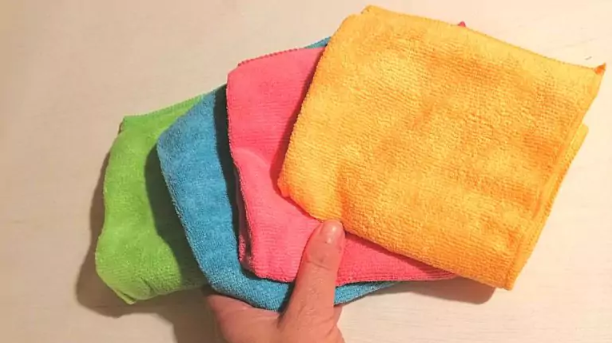 Jei namuose turite mikropluošto šluosčių, išbandykite šią gudrybę!