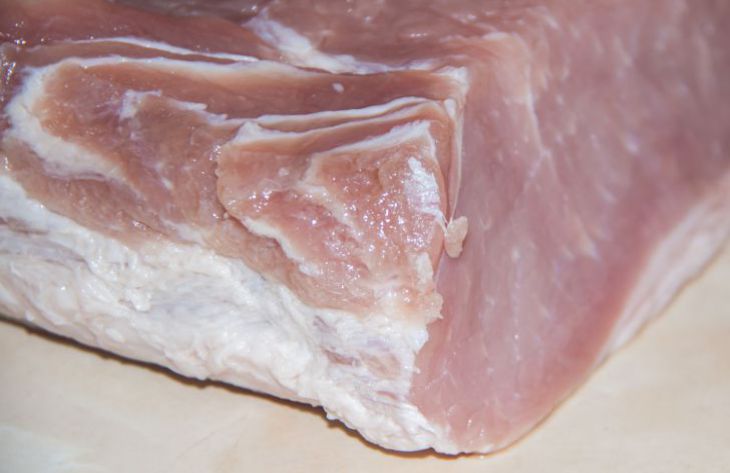 Kokius 3 produktus reikėtų dėti į marinatą, kad mėsa būtų minkšta ir sultinga?
