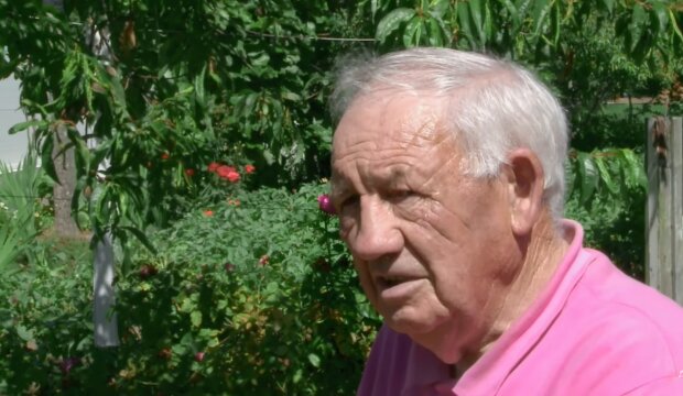 Moteris gavo laišką, kuriame buvo kaltinama, jog vėjas neša lapus iš jos kiemo į kaimyno teritoriją