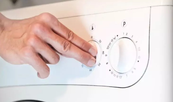 Kodėl turėtumėte skalbti drabužius šaltame vandenyje?