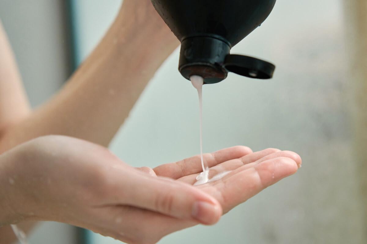 Naminis šveitiklis plaukams: paprasta priemonė su cukrumi apimčiai ir žvilgesiui