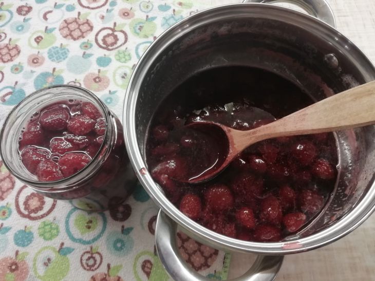 Ekspertai papasakojo apie naminės uogienės naudą sveikatai
