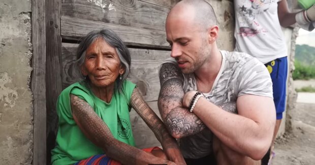 106 metų tatuiruočių meistrė tapo seniausiu žmogumi, papuošusiu žurnalo viršelį