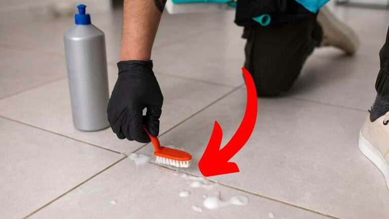 Kelios gudrybės, kurios jums padės lengvai pašalinti visus nešvarumus nuo plytelių tarpų!