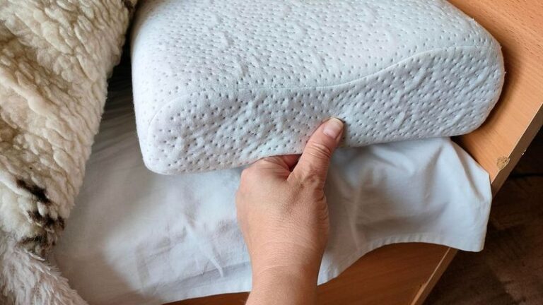 Labai nedidelė saujelė česnakų po pagalve nuramins ir padės lengviau užmigti!