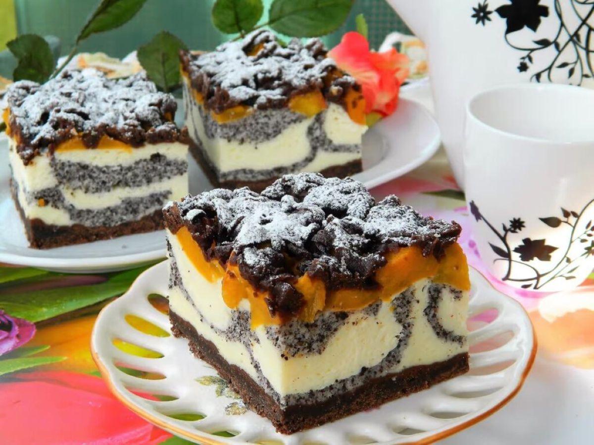 Varškės pyragas su aguonomis ir persikais – desertas, kuriam neatsispirsite