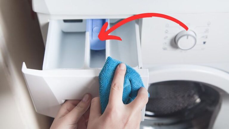 Ką reikėtų daryti, kad skalbimo mašinos audinių minkštiklio skyriuje neliktų vandens?