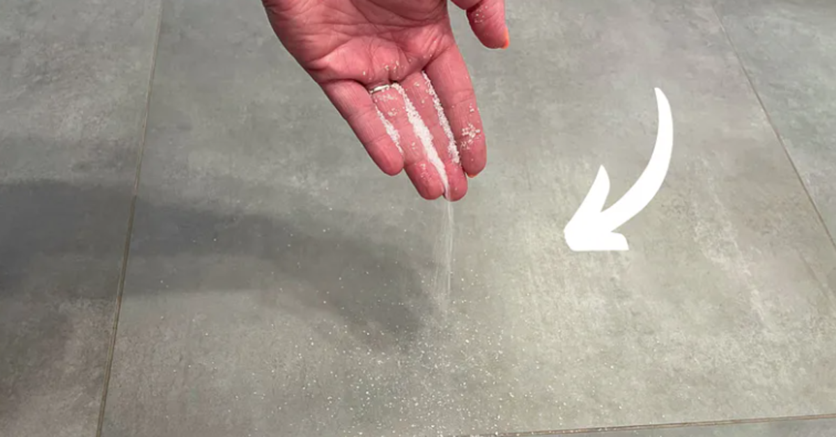 Paimkite tai iš virtuvės ir nuplaukite vonios plyteles. Jos bus švarios it veidrodis!