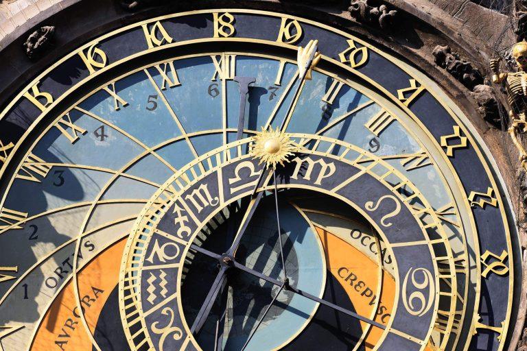 Pirmadienio Juokaskopas (vasario 3 d.): Trys Zodiako ženklai, pasiruošę apversti savo meilės gyvenimą ir karate spyriu nuspirti karjeros kliūtis į užmarštį!