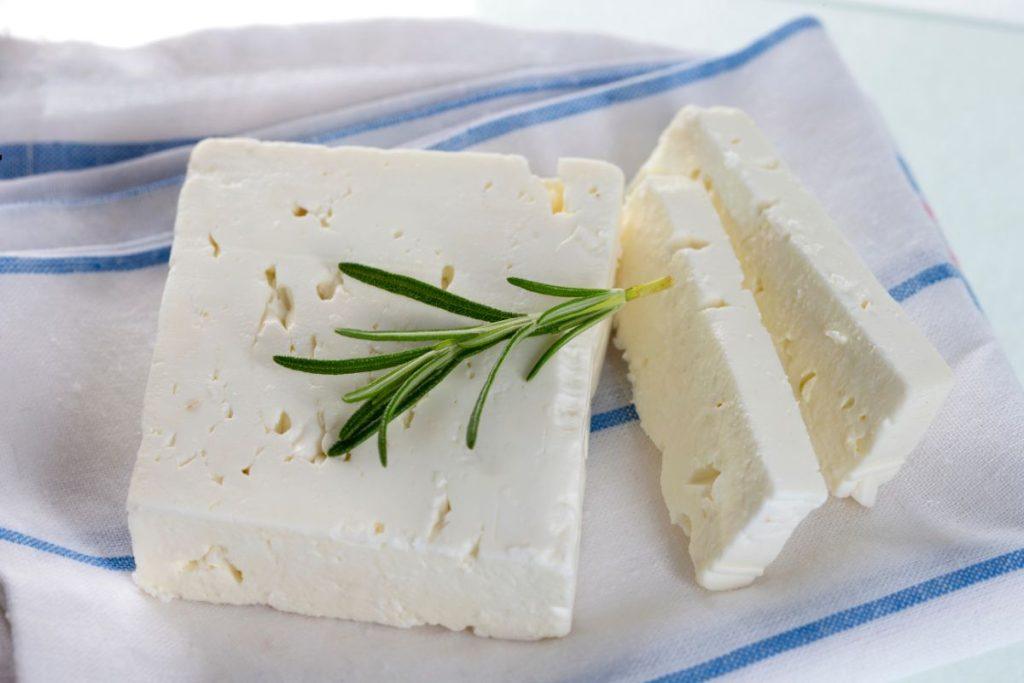salotos su feta