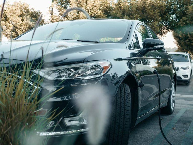Per kiek laiko galima įkrauti elektromobilį? Pagrindiniai faktoriai