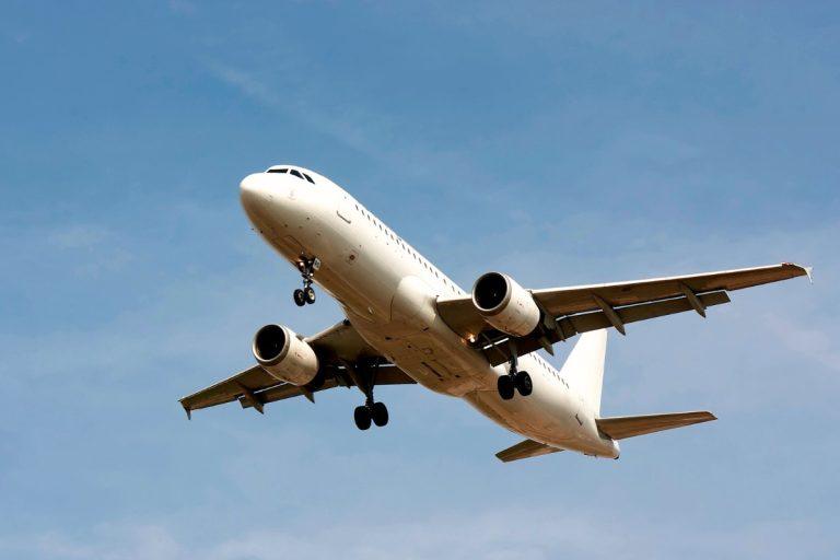 Keleivinis lėktuvas 10 minučių skrido be pilotų: kas nutiko Lufthansa skrydyje?