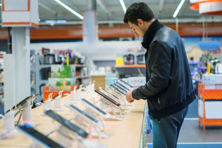 5 išmanieji telefonai už prieinamą kainą: ką rinktis 2025 m. gegužę?