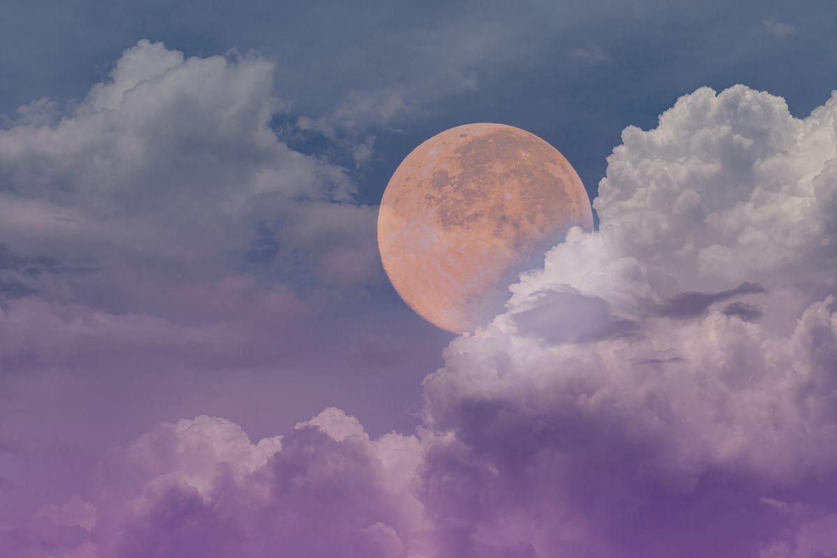 Braškinė Pilnatis Birželio 11 d.: Atraskite Tiesą ir Atnaujinkite Tikėjimą Savyje