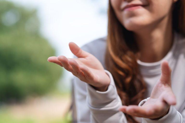 Ką apie mus atskleidžia kūno kalba? 9 signalai, kuriuos verta pažinti