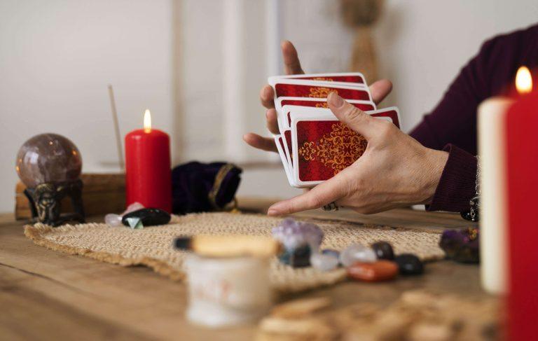 Šeštadienio įnoringas horoskopas (rugpjūčio 9 d.): Trijų zodiako ženklų metu galite netikėtai susidurti su meilės romanais ir pinigų kritimu!