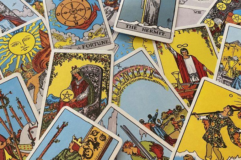 Taro kortos įvardijo 3 Zodiako ženklus, kurie šią savaitę pamirš apie problemas