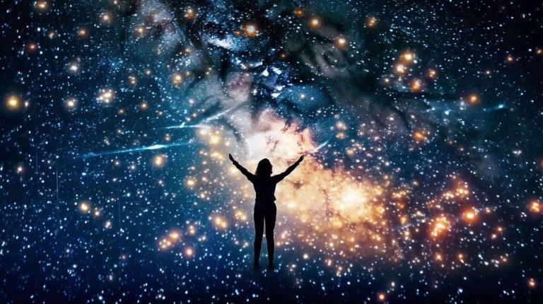 Penktadienio Mistinis Komplimentas (rugsėjo 26 d.): Pasiruoškite užburtai charizmos bangai, kai vienas spindintis ženklas audžia savo magnetinį kerą visiems. Tuo tarpu kitos zodiako žvaigždynai atskleidžia kosminį kūrybiškumą ir kerintį žavesį!