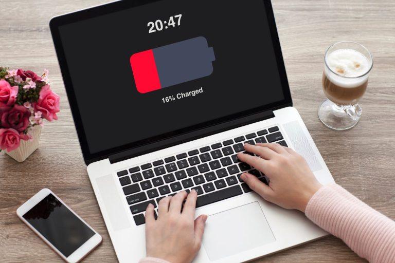 Nešiojamojo kompiuterio įkrovimas: dažniausios klaidos, kurios trumpina jo tarnavimo laiką