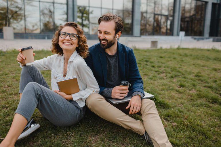 Savaitės astronominis suderinamumas (2025-46 savaitė): Jautis ir Vandenis—ar ši emocinė kalneliai gali rasti harmoniją ar susidurti su turbulencija?