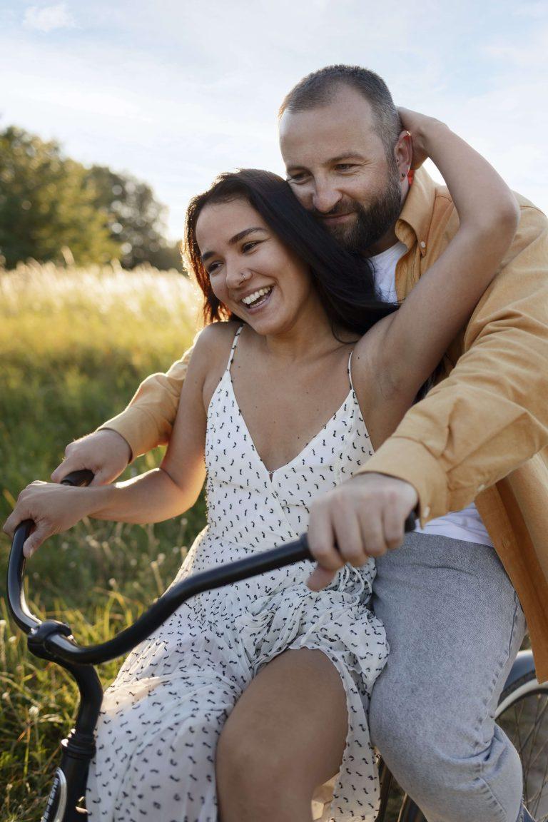 Mėnesinis astronominis suderinamumas (2025 m. gruodis): ar Vėžys ir Vandenis gali įveikti savo skirtumus ir uždegti tobulą kibirkštį?