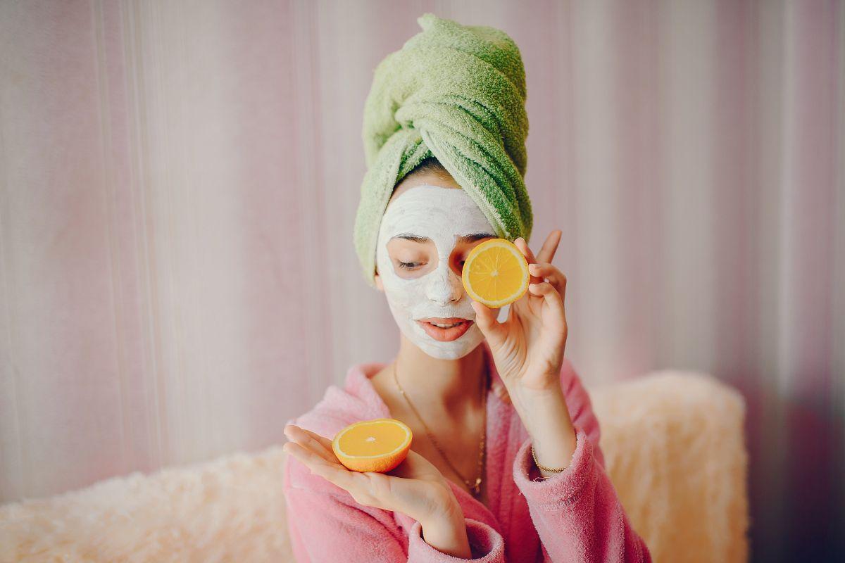Natūrali veido kaukė iš paprastų ingredientų: atjaunina, skaistina ir stangrina odą