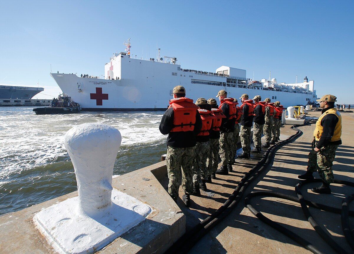 laivas-karo-ligonine-niujorke-USNS-comfort