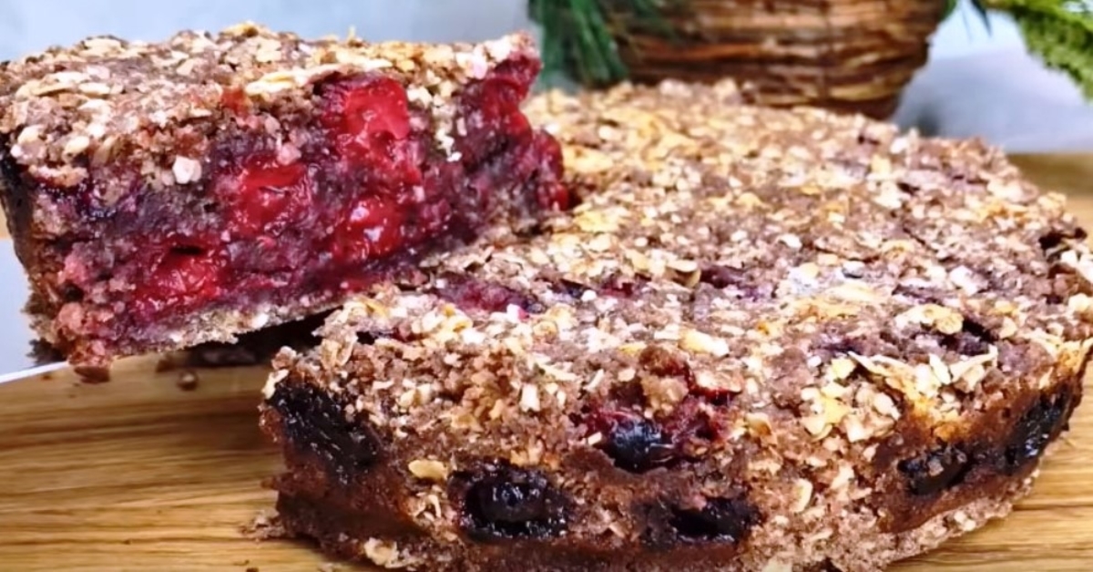 Pasakiškai skanus vyšnių pyragas. Jį norėsis suvalgyti iš karto!