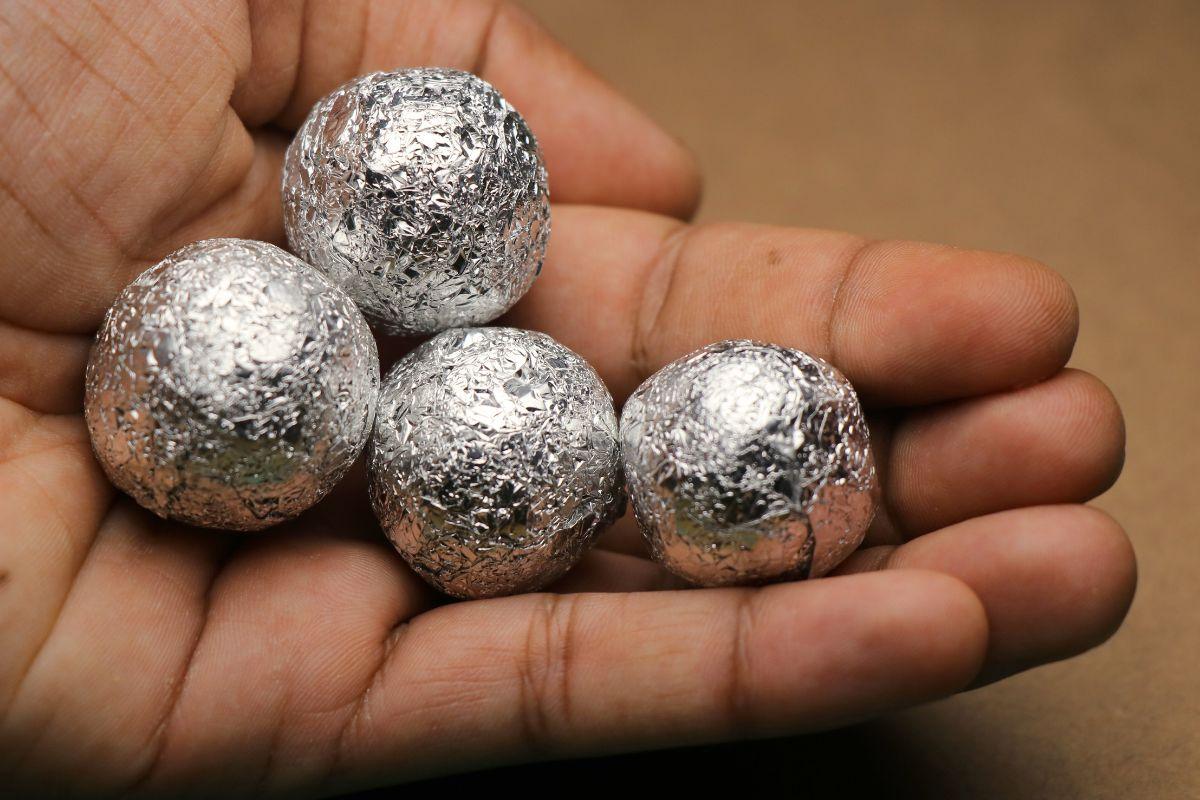 Aliuminio folija valymui: genialus triukas, kuris išgelbės jūsų čiaupus nuo kalkių!