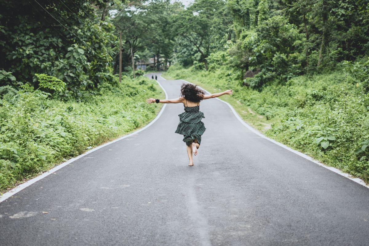Trys komplimentai, kurių verčiau nesureikšminti: pavojingi žodžiai po gražiais kaukėmis