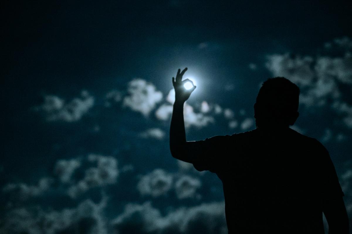 Pilnatis Liūte vasario 12 d. atneš didelių pokyčių 3 Zodiako ženklams! Sužinokite, ar esate tarp laimingųjų, kurių gyvenimas apsivers aukštyn kojomis.