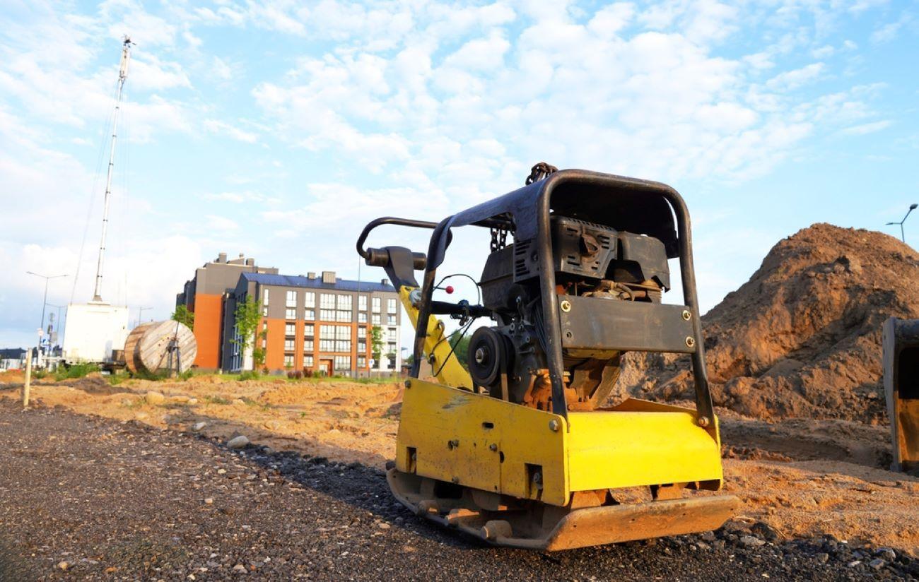 Kodėl vibroplokštės svoris svarbus prieš nuomą?