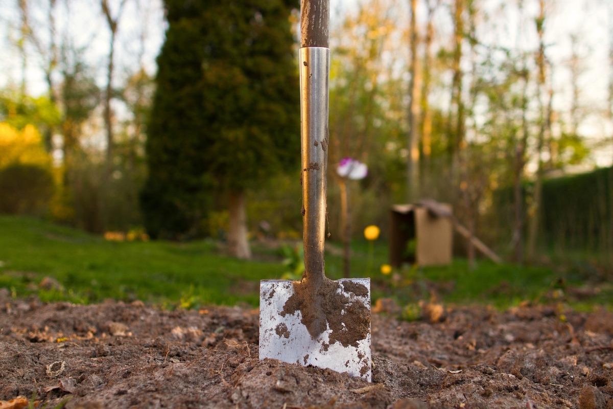 Kaip padaryti, kad žemė neliptų prie kastuvo – 4 veiksmingi patarimai