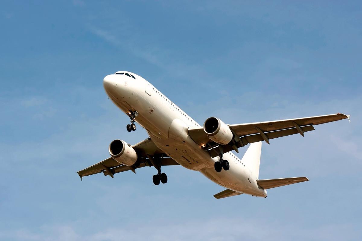 Keleivinis lėktuvas 10 minučių skrido be pilotų: kas nutiko Lufthansa skrydyje?