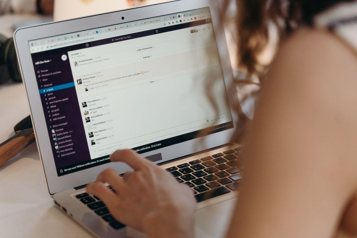 Kaip teisingai „klausti“ dirbtinio intelekto: efektyvių „ChatGPT“ užklausų gidas