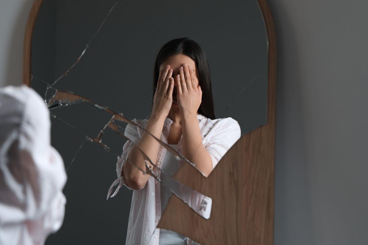 Kodėl veidrodyje matome save kitaip: psichologinės priežastys