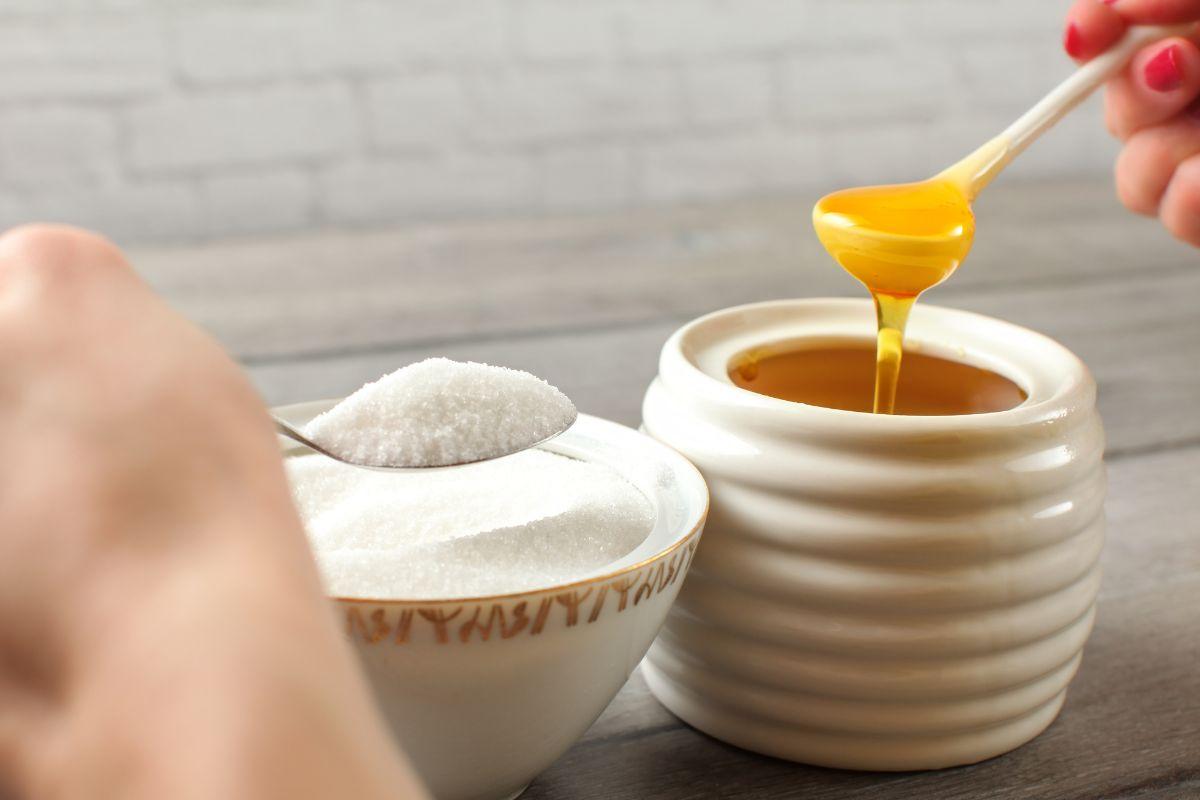 Medus, cukrus ar stevija: kas sveikiausia pasirinkti pagal mitybos specialistą
