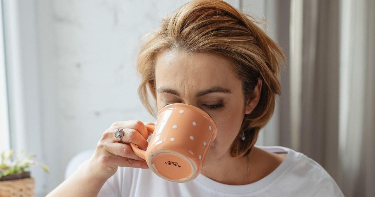 Dietologė atskleidė gėrimą, kuris rytais veikia geriau nei vanduo su medumi