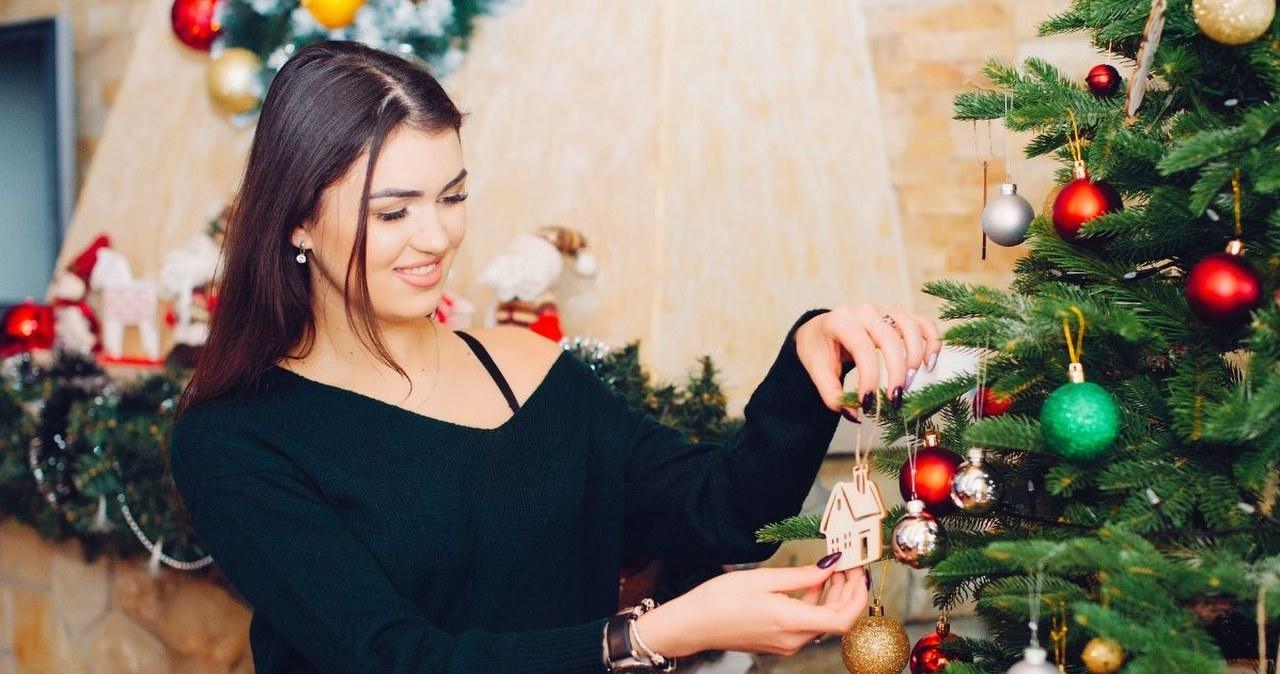 Kada iš tiesų dera puošti eglutę? Daugelis tai daro per anksti, štai ką sako Bažnyčia