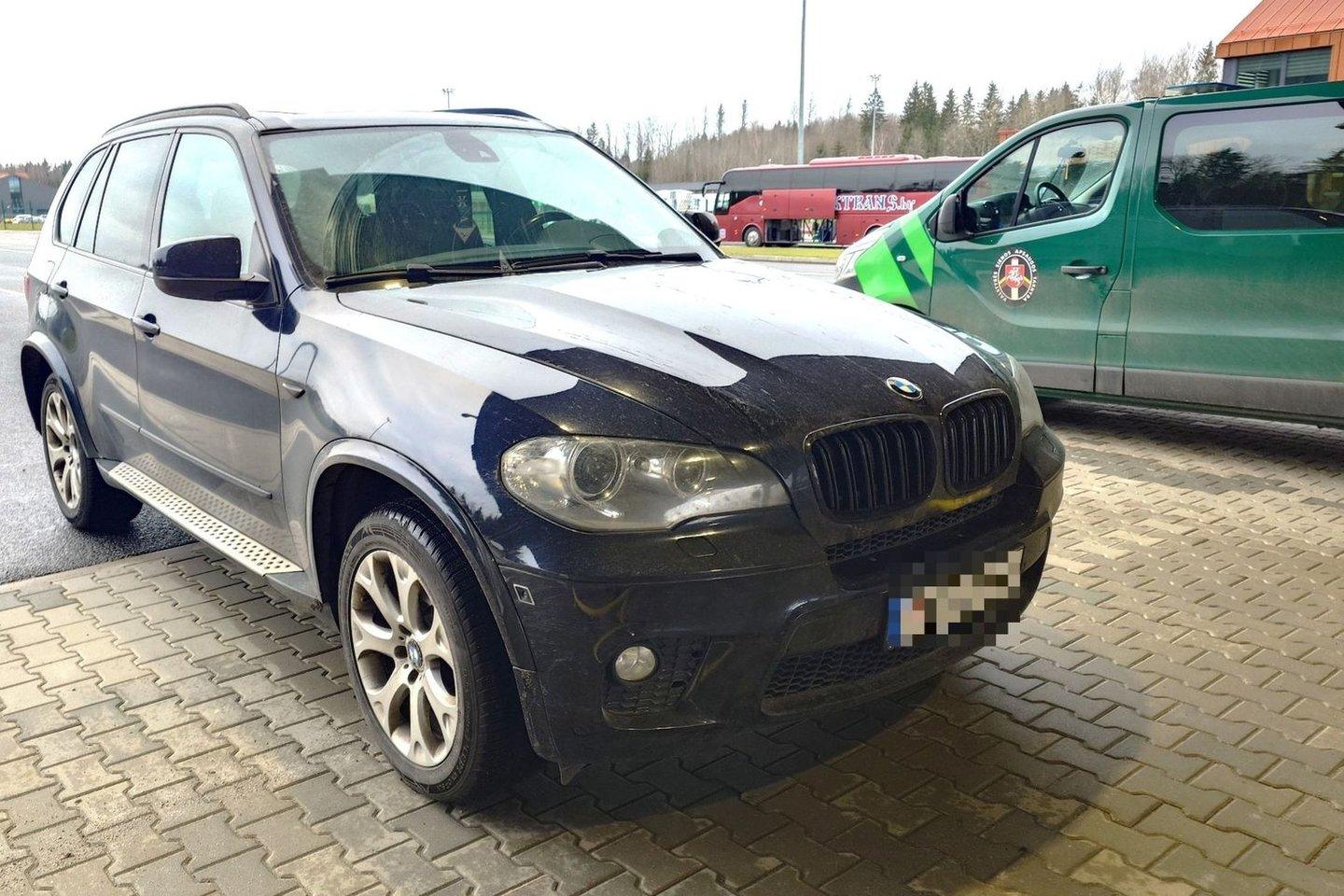 Medininkuose sulaikytas į Baltarusiją lėkęs prabangus krosoveris – jo jau seniai ieškojo Interpolas