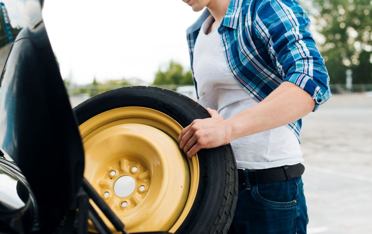 Penktas automobilio ratas: vairuotojams praverstų, bet kodėl gamintojai jo atsisakė?