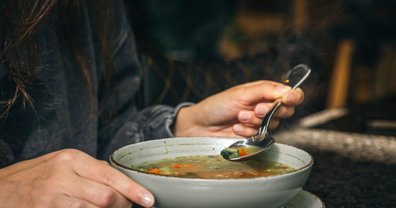 Ar vištienos sultinys išties gydo? Nauji tyrimai pateikė visiškai netikėtų atsakymų