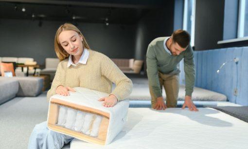 Lova namams: 3 patarimai, kaip išsirinkti patogią ir kokybišką