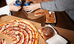 Pica ir jaukus penktadienio vakaras namuose su draugais